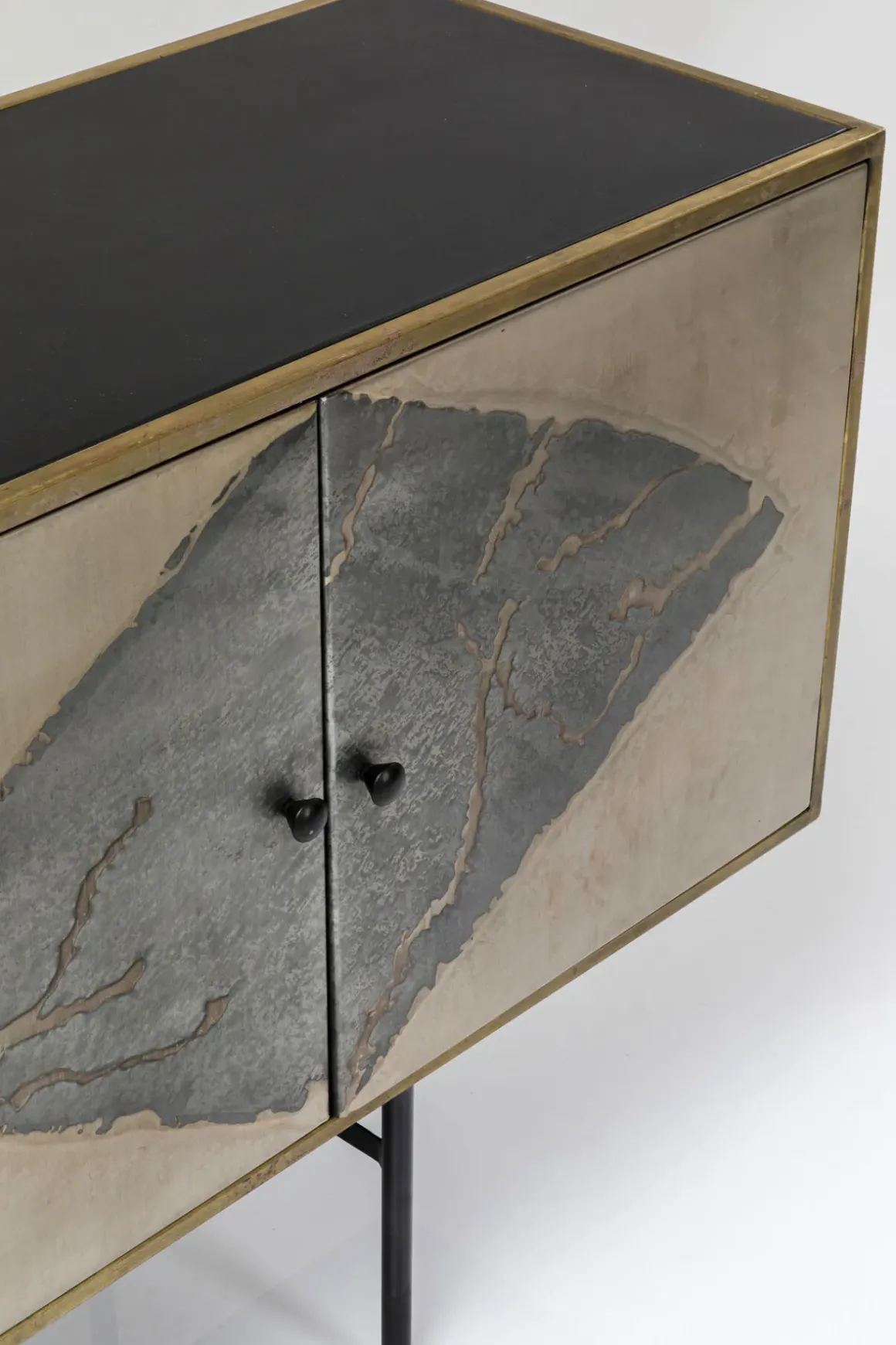 Sideboard Mancha - Lågt Skåp med 4 Dörrar, 77x183cm - KARE Design