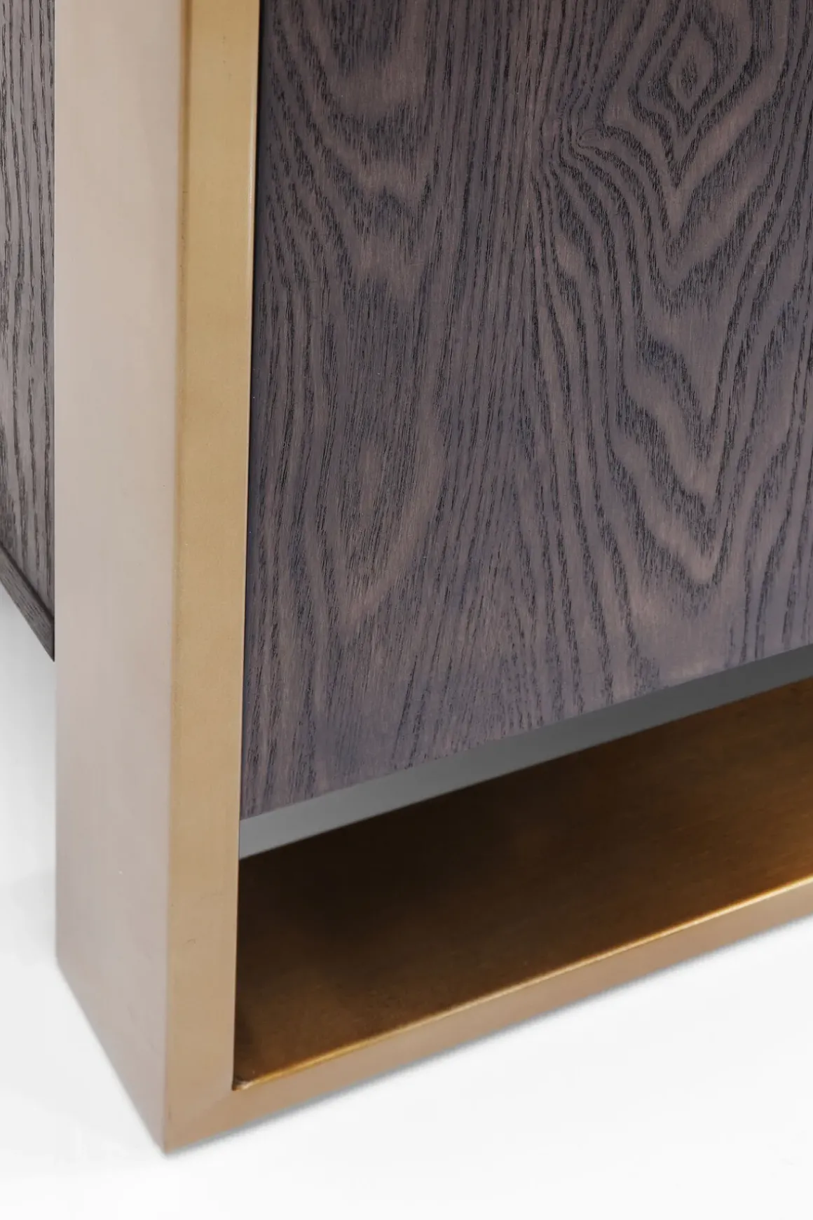 Sideboard Osaka - Mörkt Trä/Borstad Mässing, 4 Dörrar - KARE Design