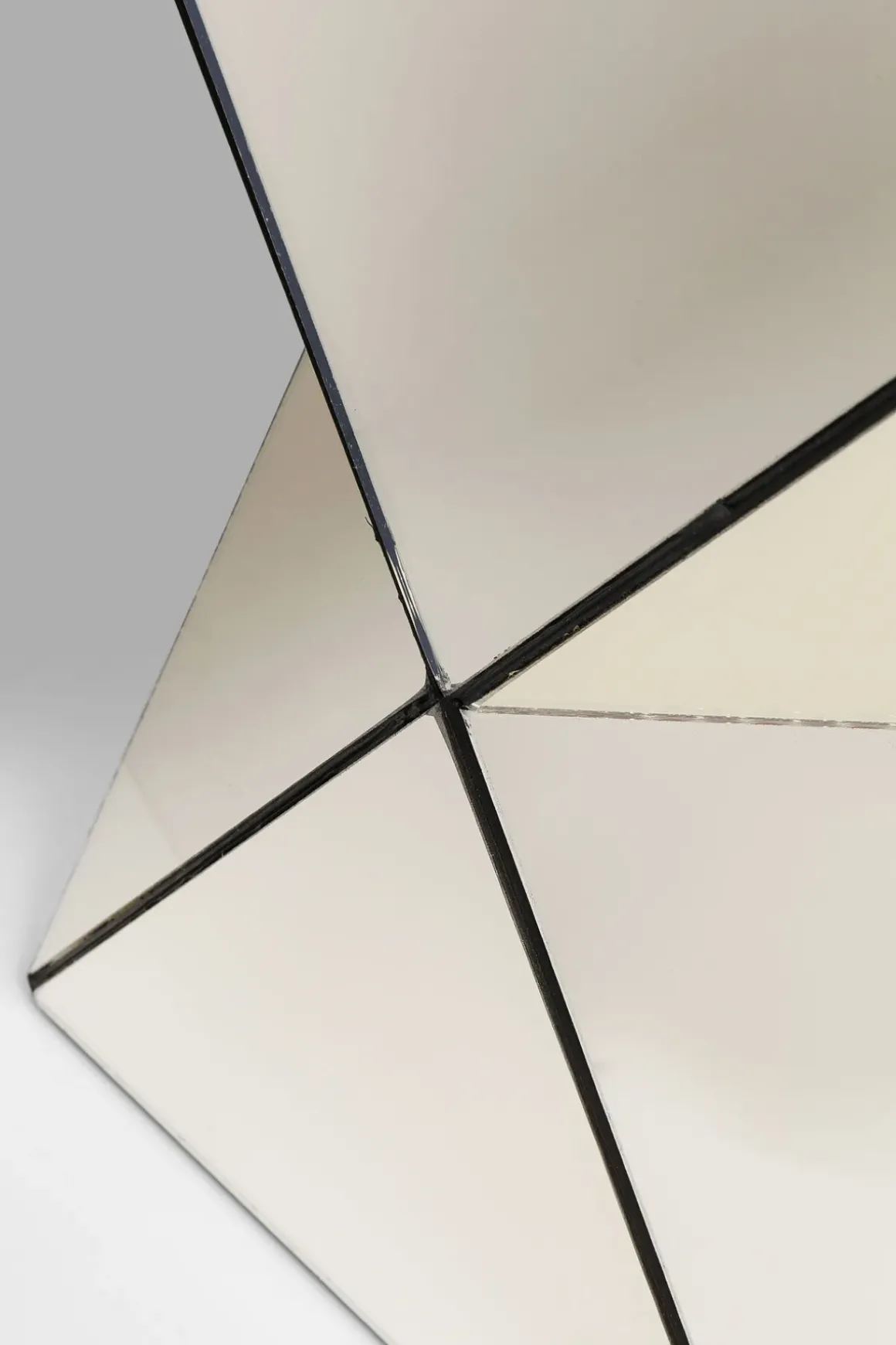 Sidobord Luxury Triangle - Champagnefärgat Spegelglas - KARE Design