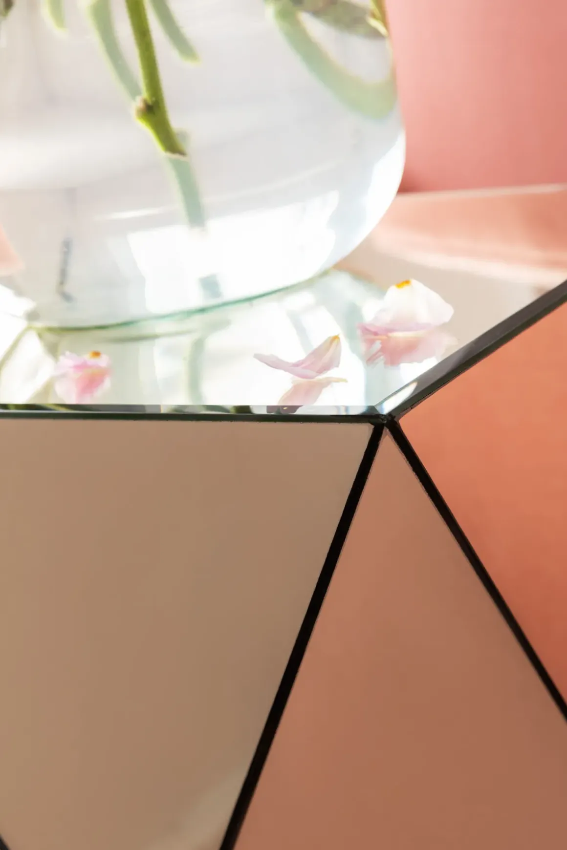 Sidobord Luxury Triangle - Champagnefärgat Spegelglas - KARE Design