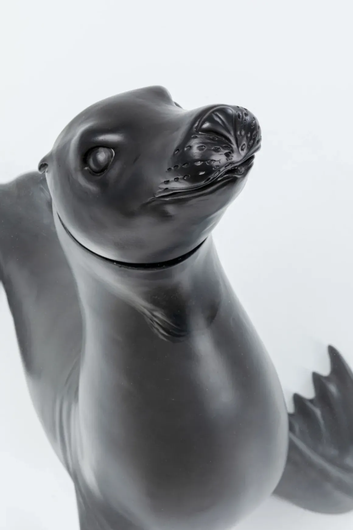 Sidobord Sea Lion - Sjölejon, Svart, Ø50cm - KARE Design