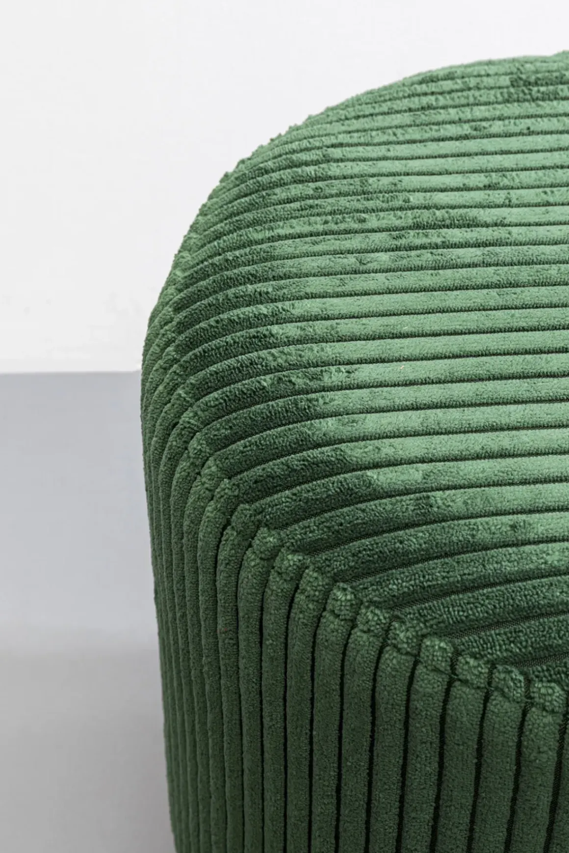 Sittpuff Cherry - Mörkgrön/Mässing, Ø35cm - KARE Design