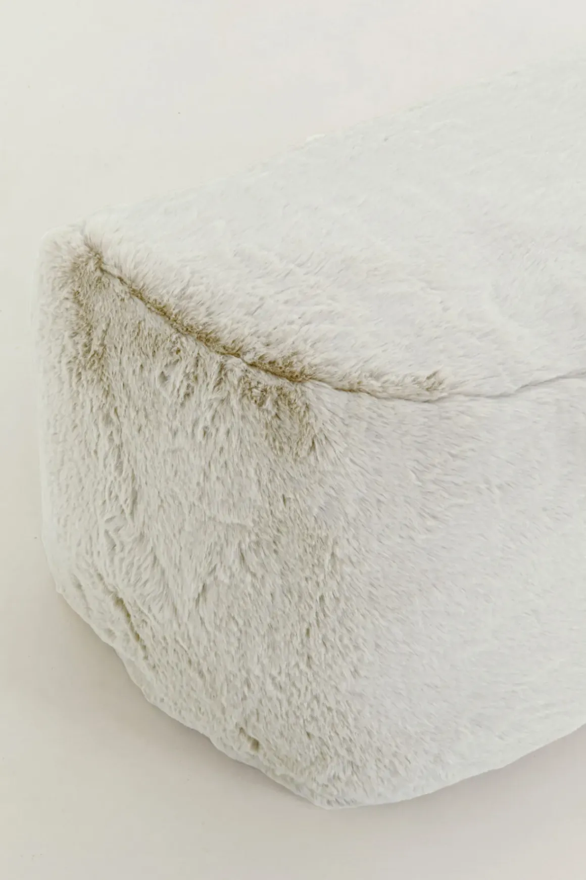 Sittpuff Lovebed Mika Cream, 131cm - KARE Design