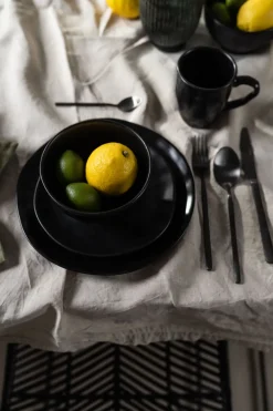 Skål Organic - Djup Skål i Svart Lergods, Ø15cm - KARE Design