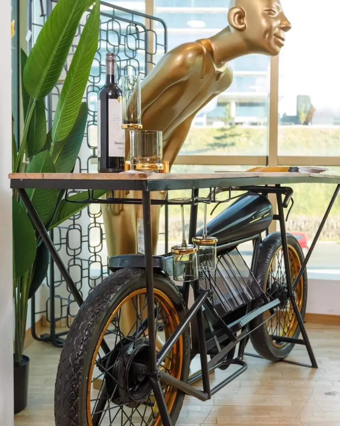Skulptur Welcome Guests - Guld XL, 164cm - KARE Design