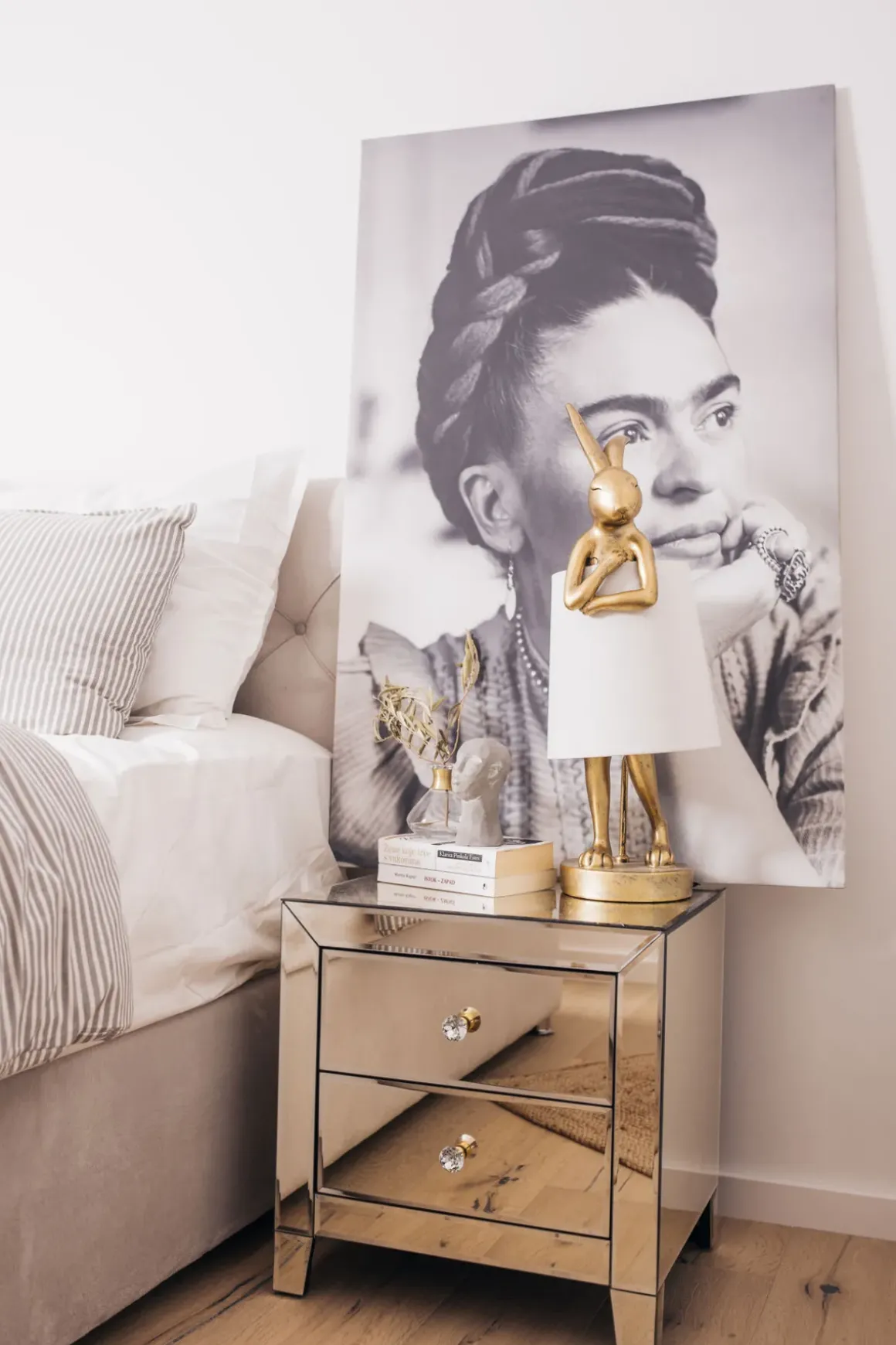 Sängbord Luxury - Byrå Spegelglas, 2 Lådor - KARE Design