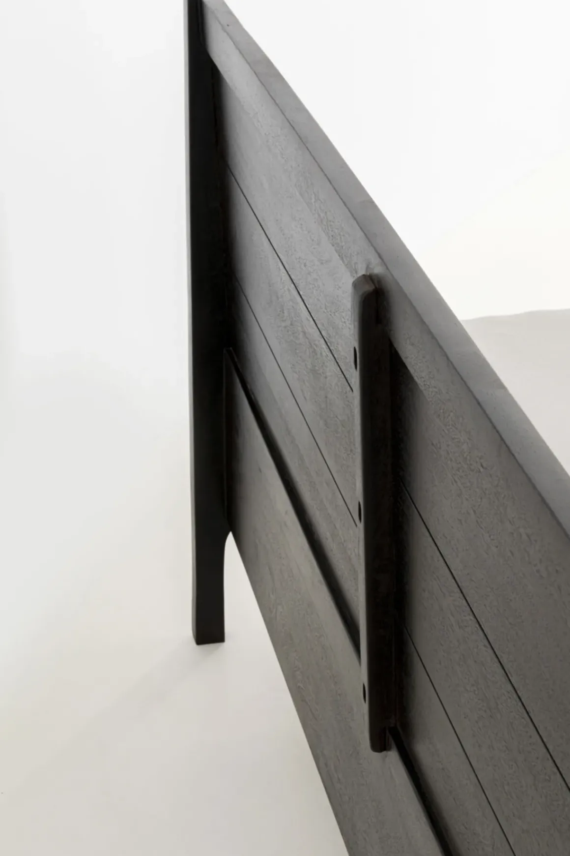 Säng Brooklyn Valnöt - Massivt Trä, 160x200cm - KARE Design