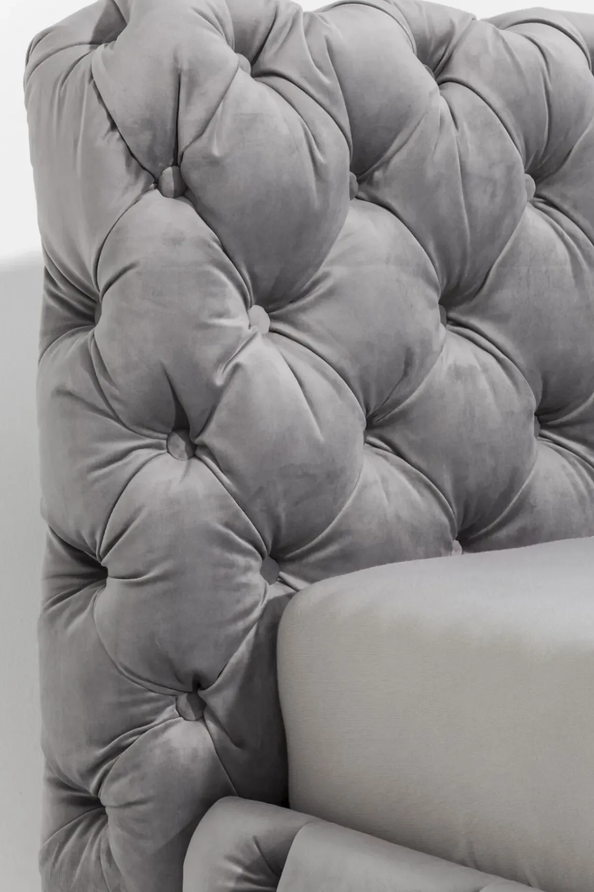 Säng Desire 200x200cm - Grå Sammet - KARE Design