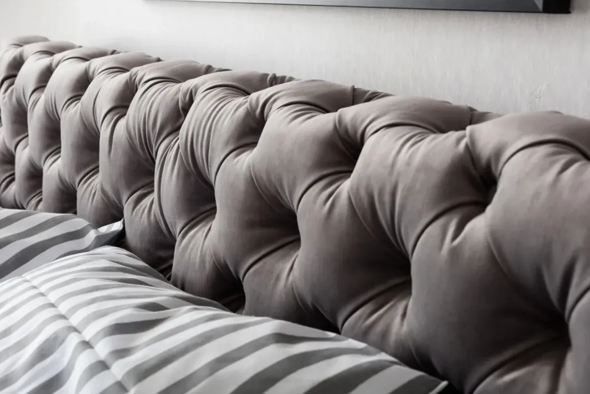 Säng Desire 200x200cm - Grå Sammet - KARE Design