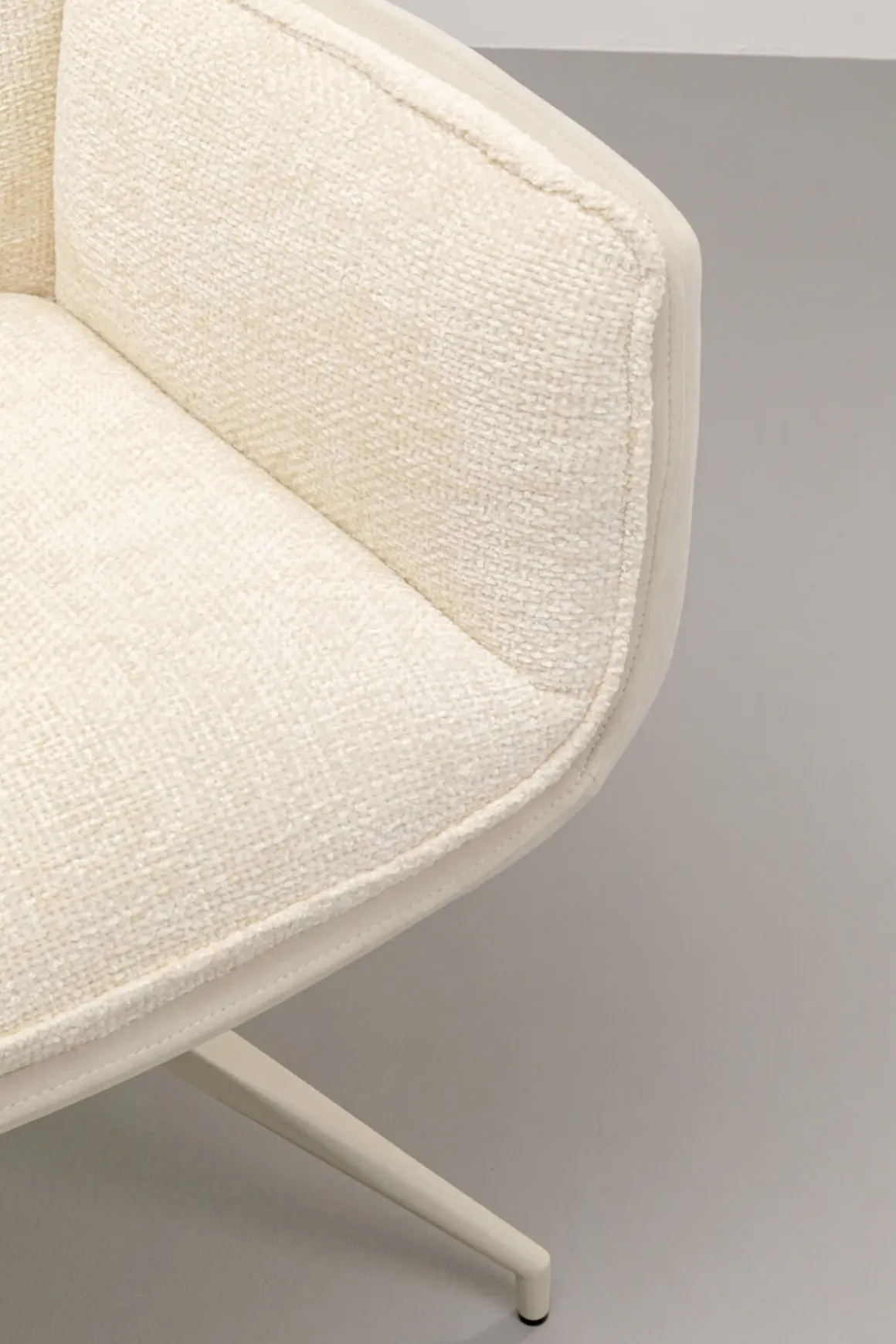 Snurrstol med Armstöd Hilla - Vit - KARE Design