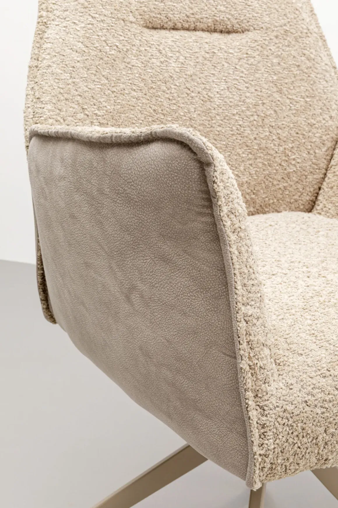 Snurrstol med Armstöd Liverpool - Greige - KARE Design