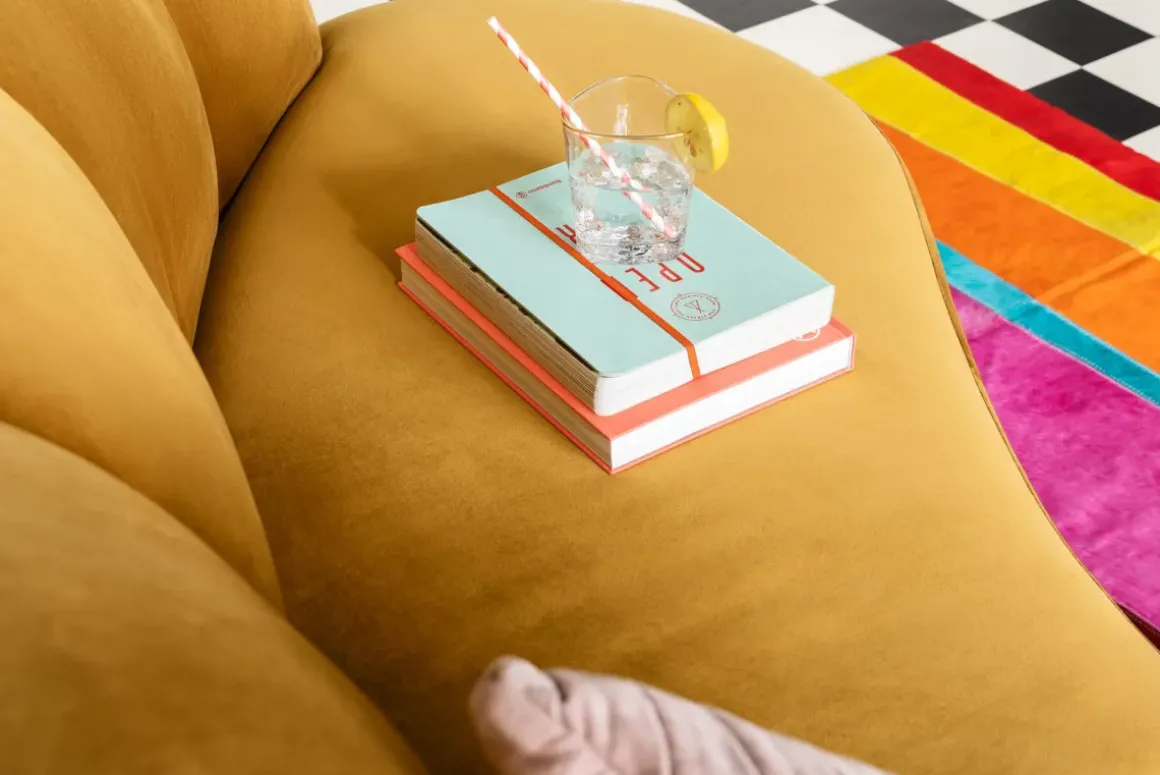 Soffa Dschinn - Bärnsten Sammet, 3-Sits - KARE Design