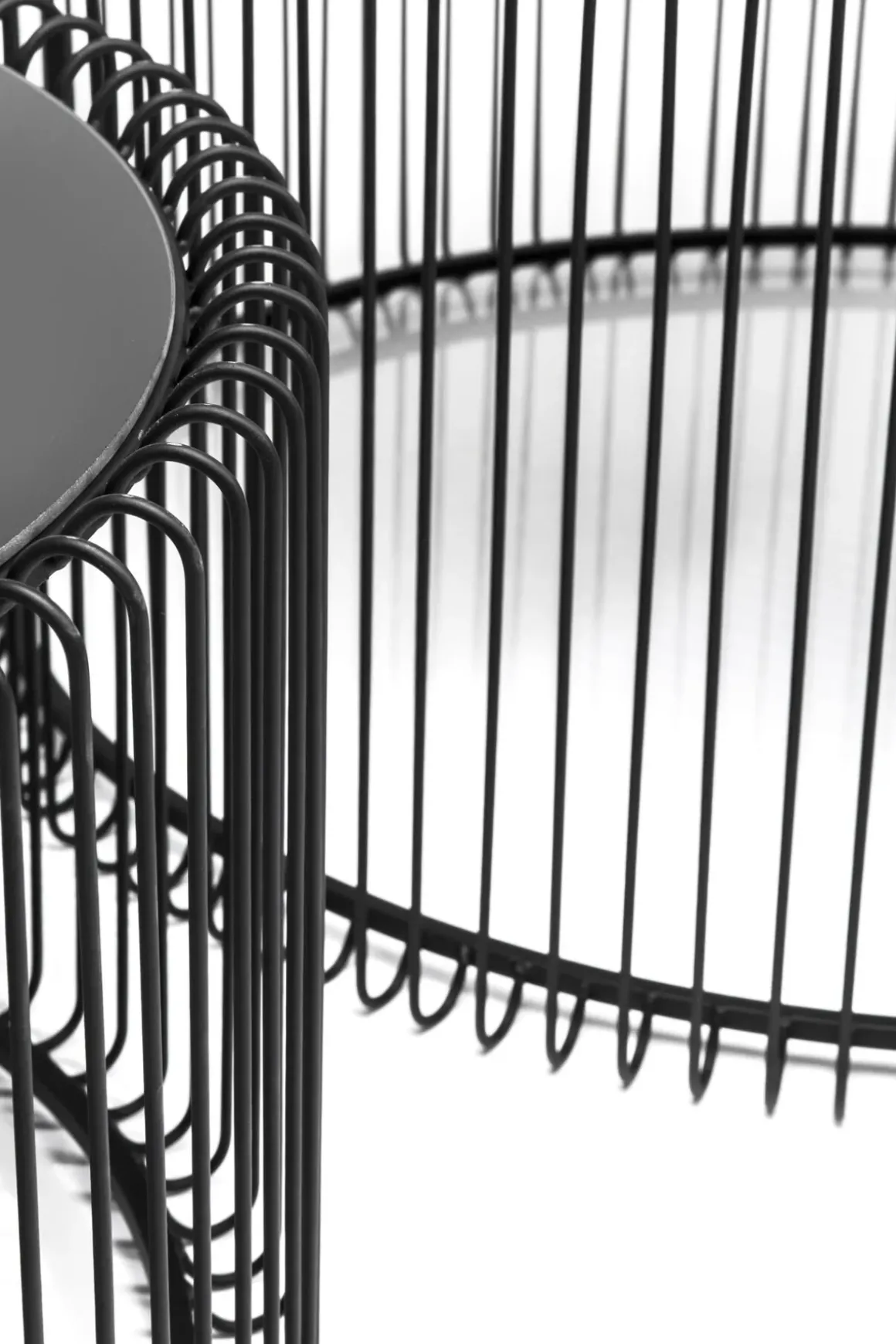 Soffbord Wire Rund - Set med 2 Svarta Bord/Svart Glas, Ø69/60cm - KARE Design