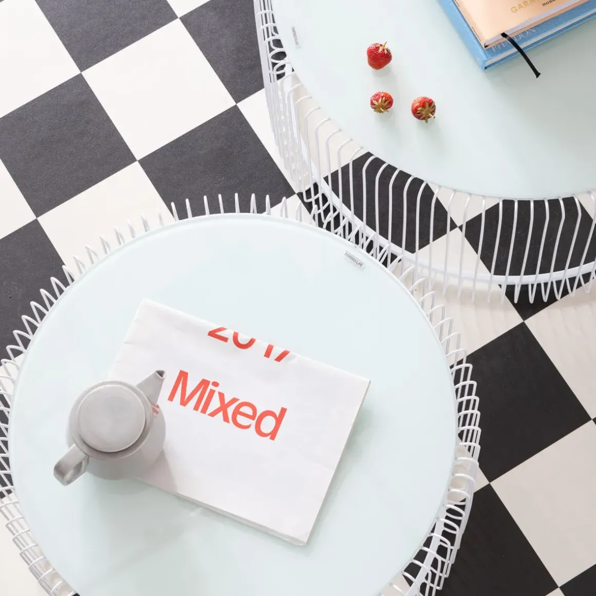 Soffbord Wire - Set med 2 Vita Bord/Vittglas, Ø69/60cm - KARE Design