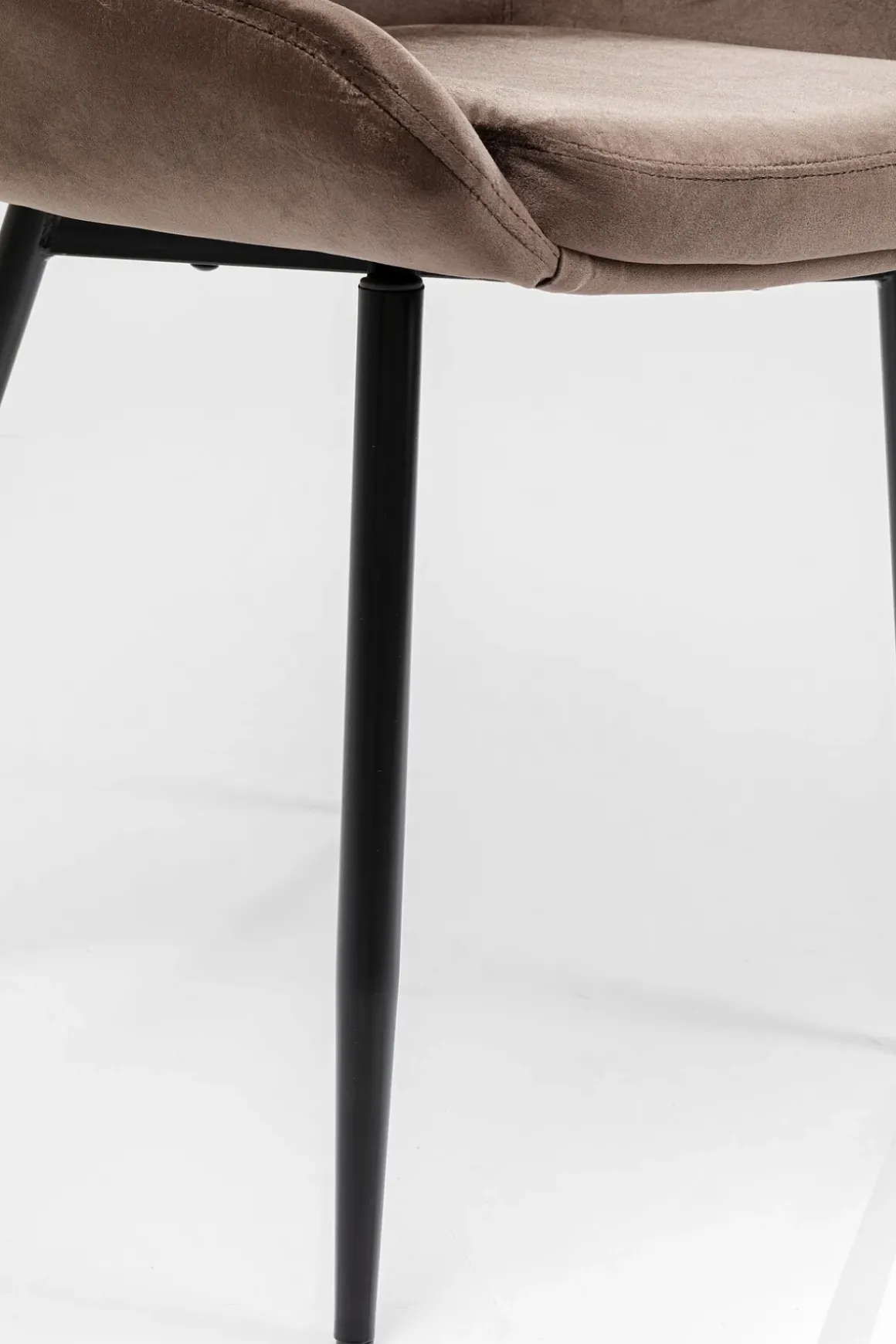 Stol East Side - Brun Sammet, Svarta Ben - KARE Design