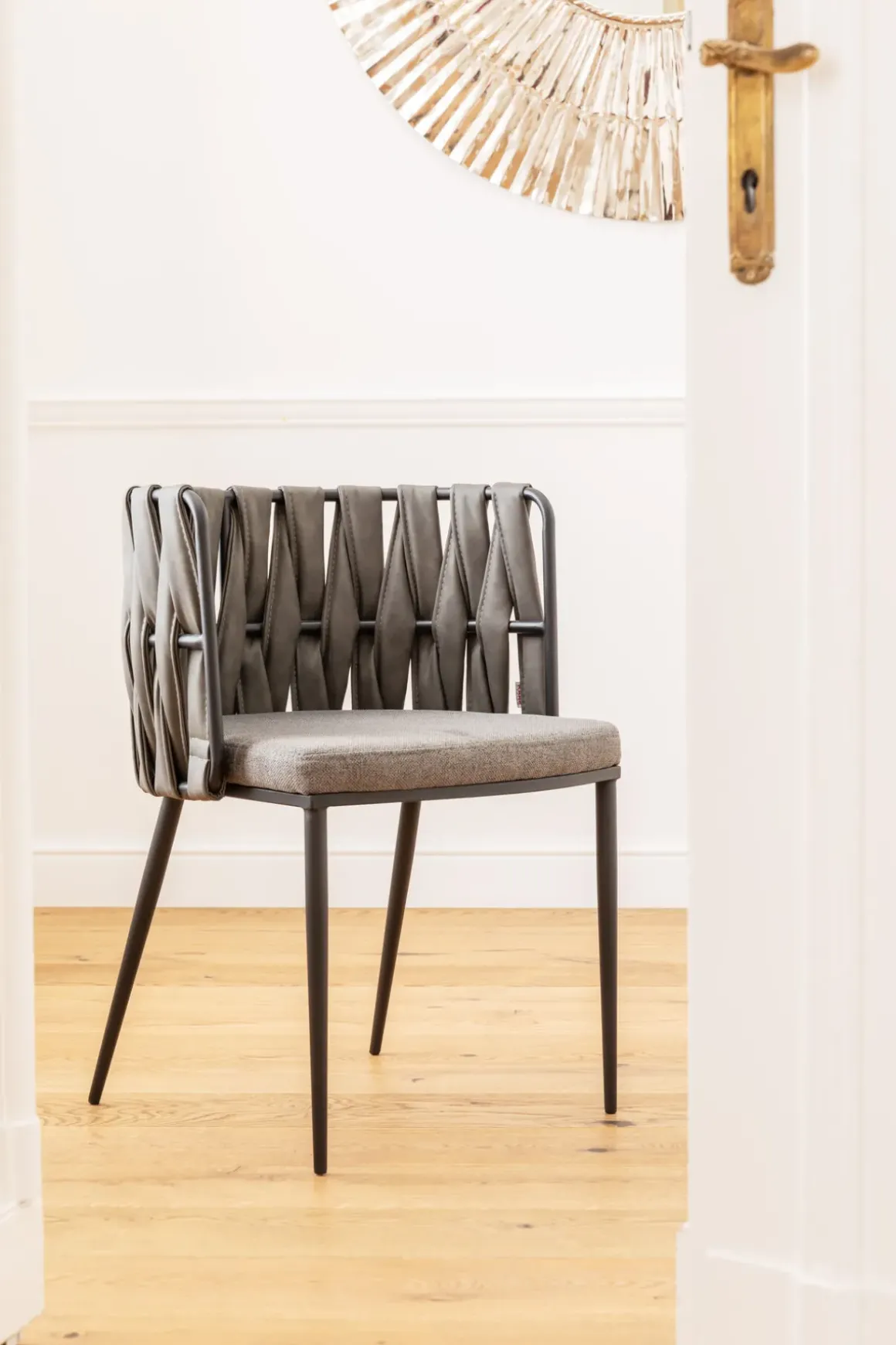 Stol med armstöd Cheerio Grå incl. Dyna - KARE Design