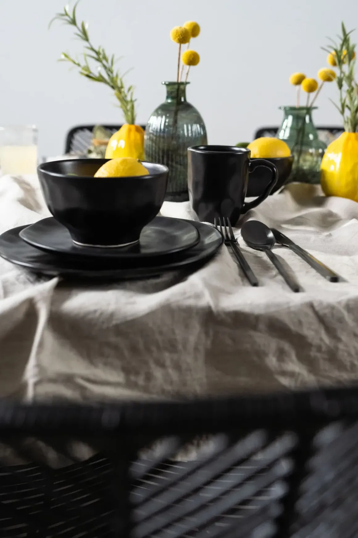 Tallrik Organic - Stengods Svart Ø20cm - KARE Design