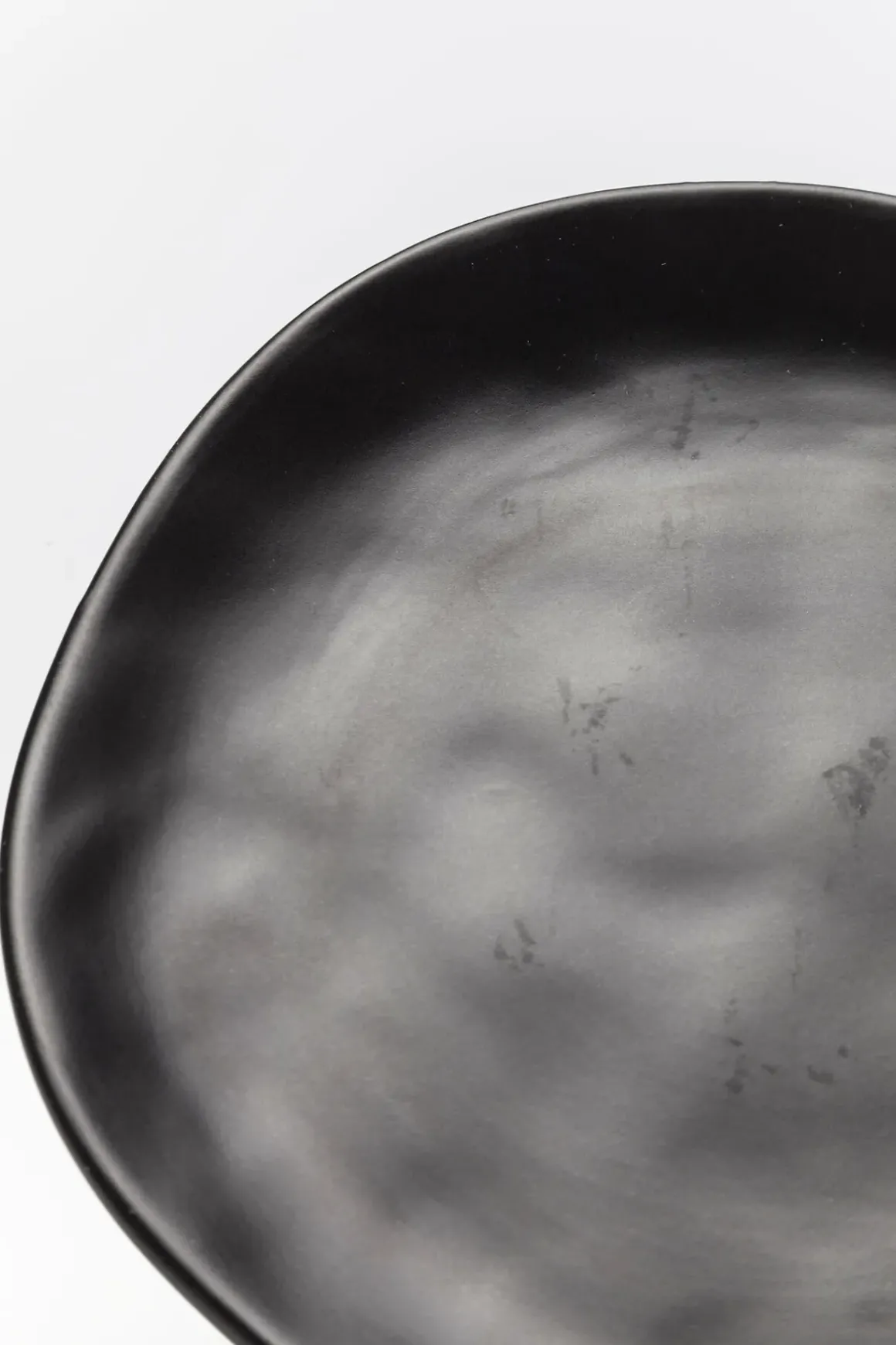 Tallrik Organic - Stengods Svart Ø20cm - KARE Design