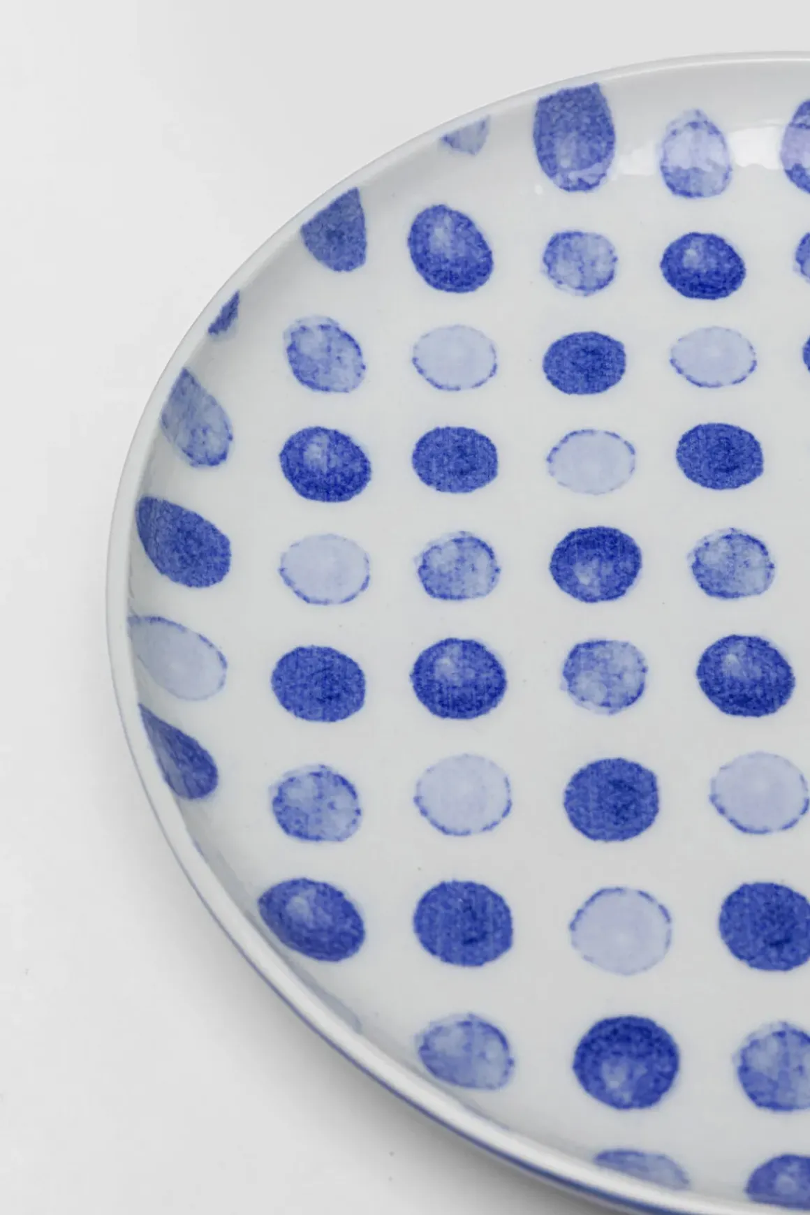 Tallrik Partito Dots - Vit, Blå, Ø22cm - KARE Design