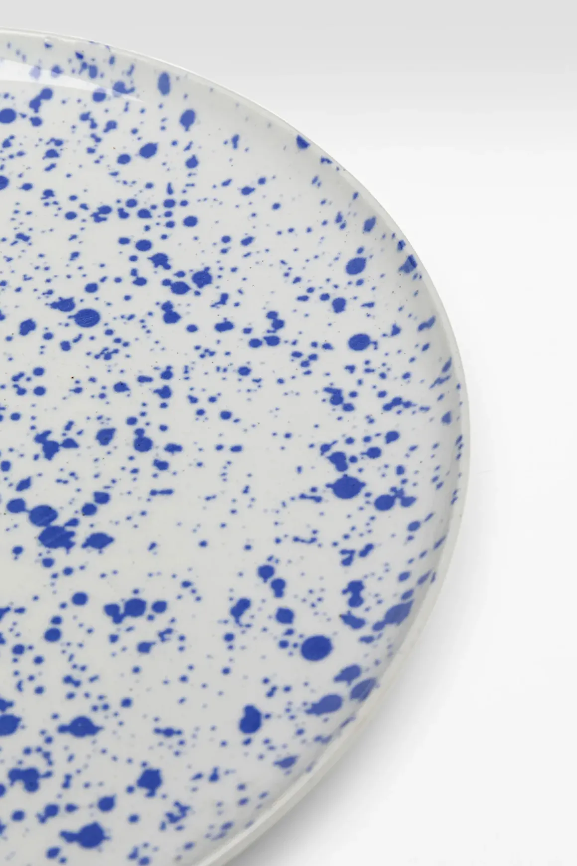 Tallrik Partito Dots - Vit, Blå, Ø27cm - KARE Design