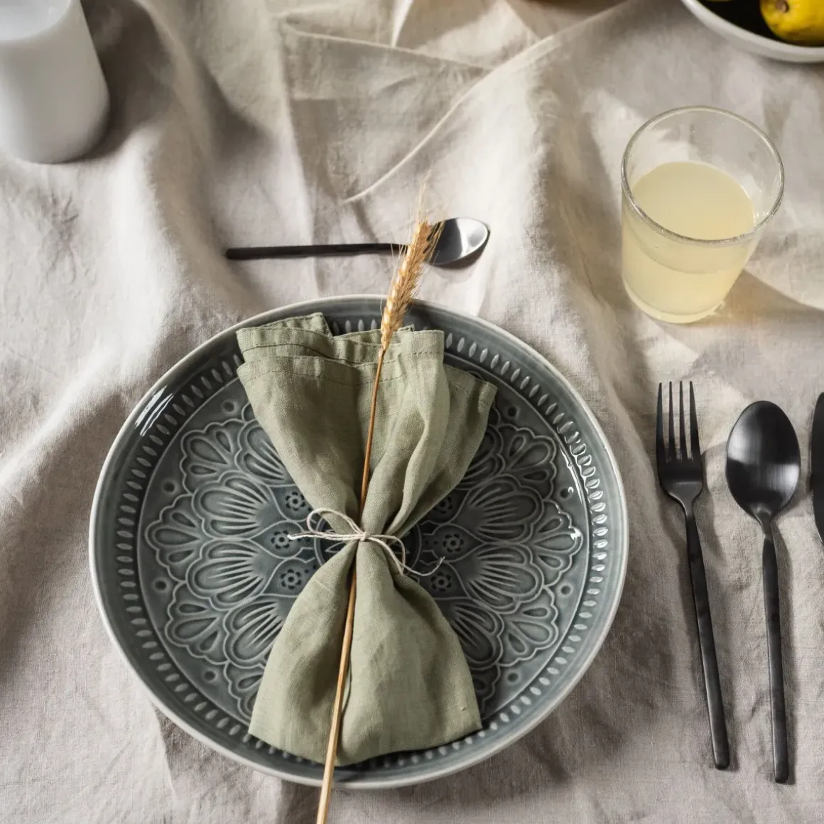 Tallrik Sicilia Mandala Grå Keramik, Ø27 - KARE Design