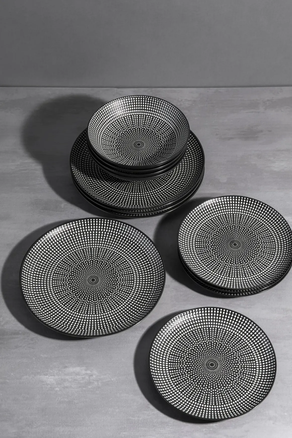 Tallriksset Tokyo - Svart Porslin, 12 delar - KARE Design