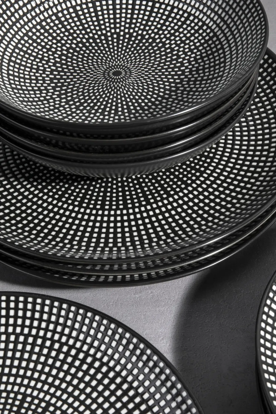 Tallriksset Tokyo - Svart Porslin, 12 delar - KARE Design