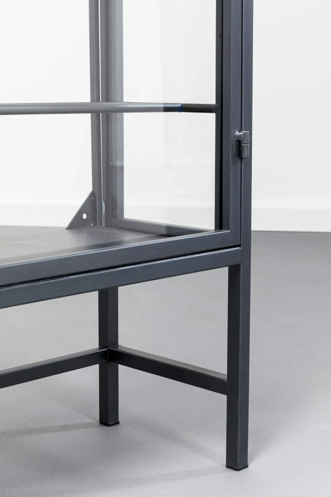 Vinhylla Suri - Vitrinskåp, 180x75cm - KARE Design